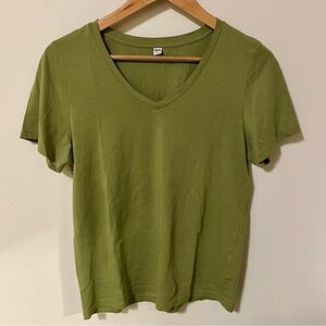 Uniqlo green cotton tshirt